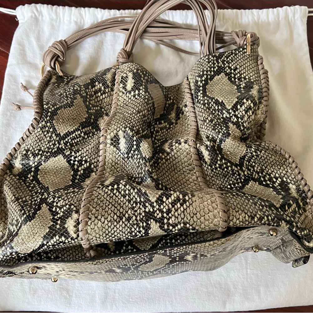 Stuart Weitzman — Shoulder Bag